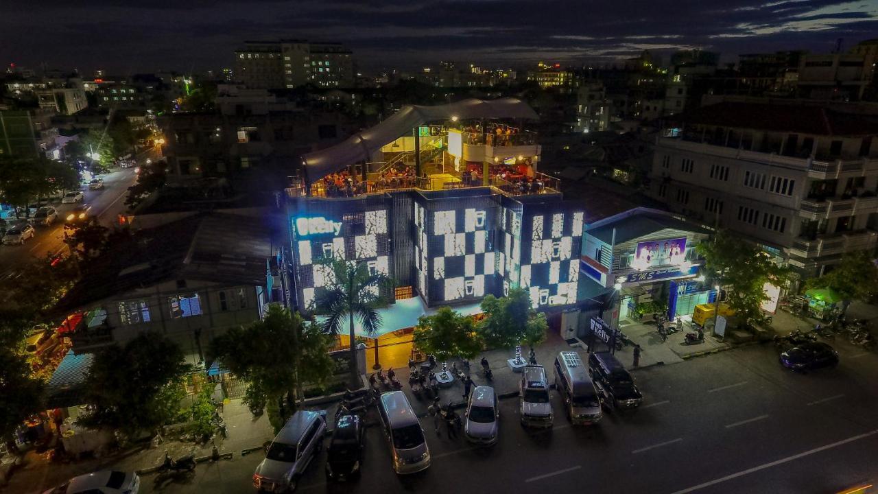 Ned Kelly Hotel & Irish Pub Mandalay Esterno foto