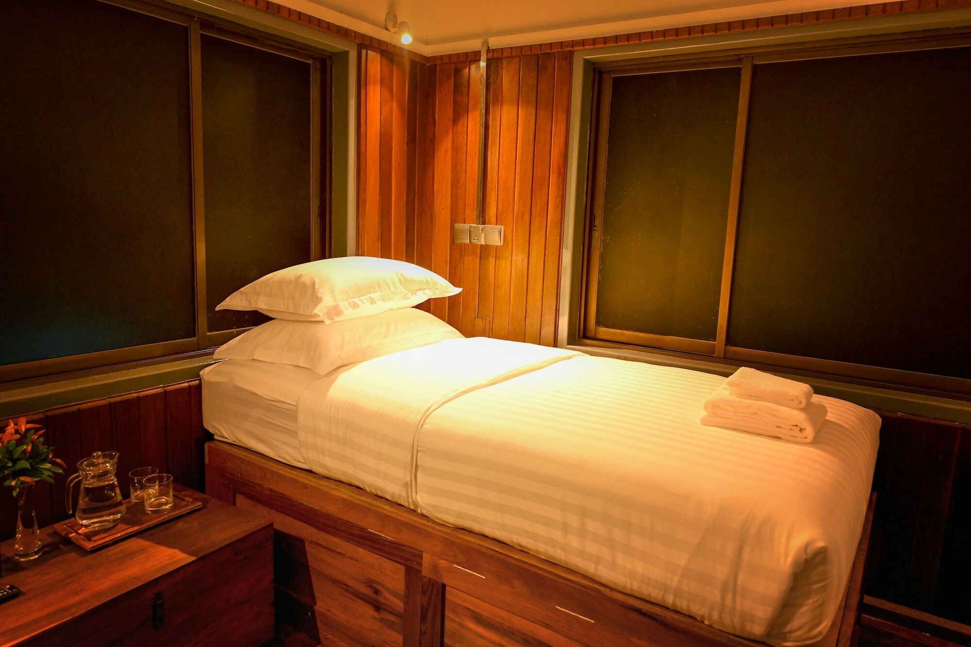 Ned Kelly Hotel & Irish Pub Mandalay Esterno foto